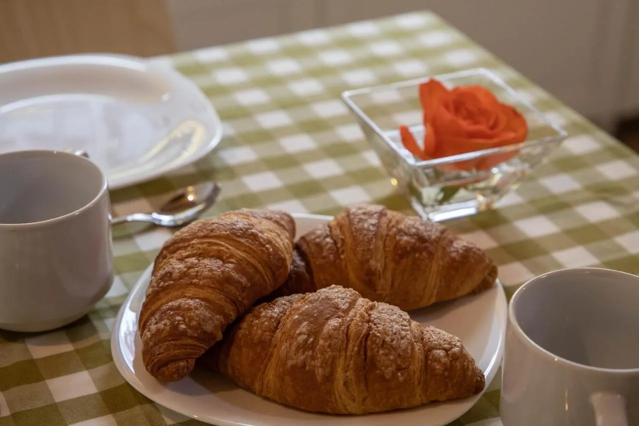 ראבנה B&B La Casa Gialla לינה וארוחת בוקר